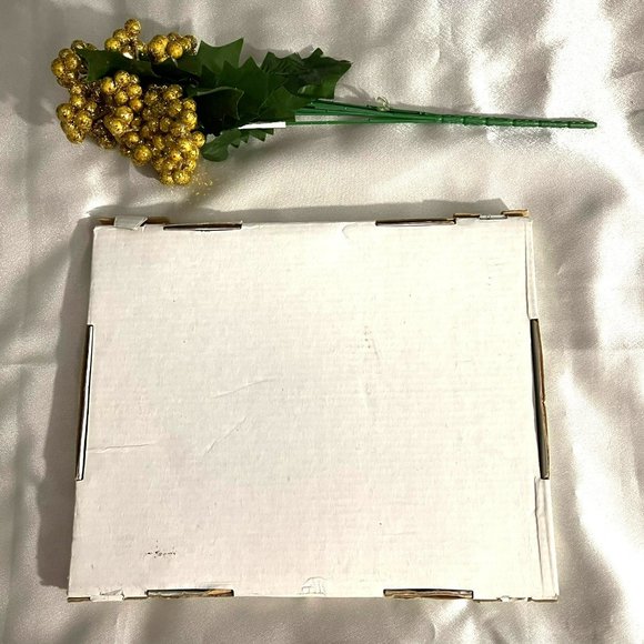 Black border 4" x 6" picture frame - Picture 4 of 7